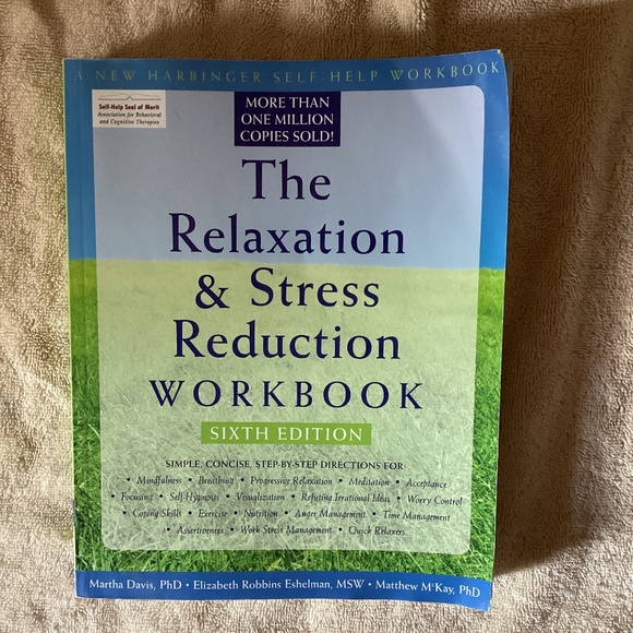 The Relaxation & Stress Reduction Workbook Sixth Edition - Picture 1 of 8